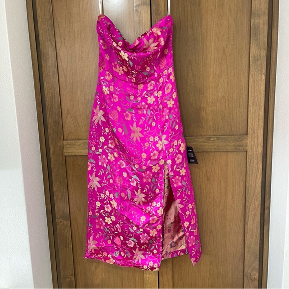 Lulus Make a Move Magenta Satin Floral Jacquard Strapless Midi Dress - Picture 6 of 7